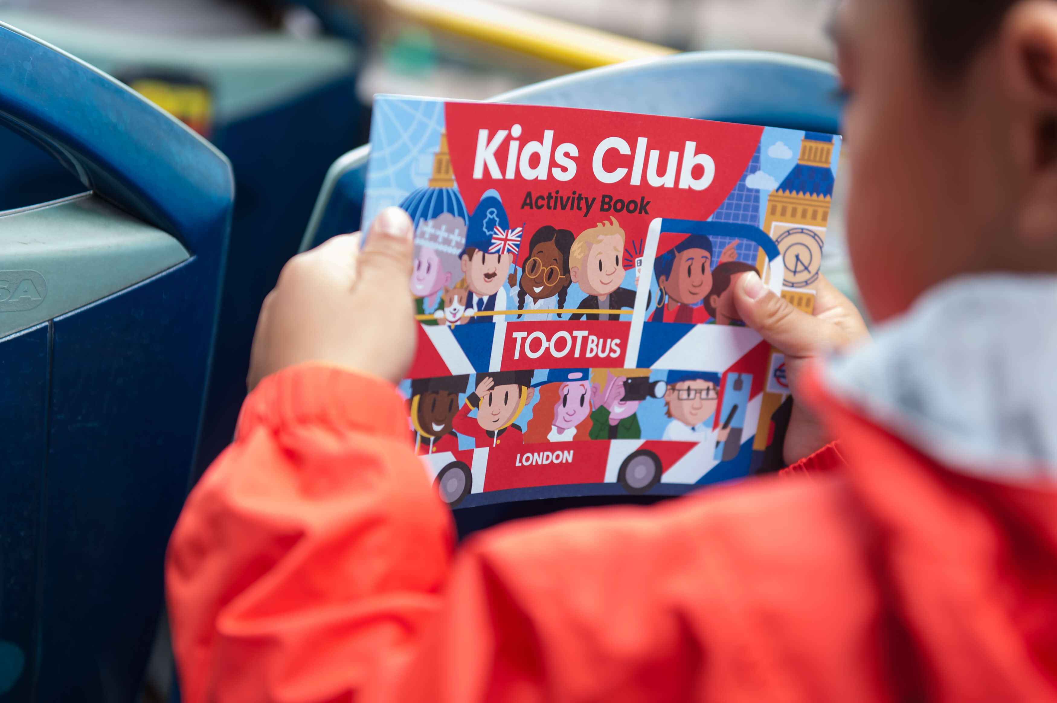 Kid holding the Tootbus kid's activity book