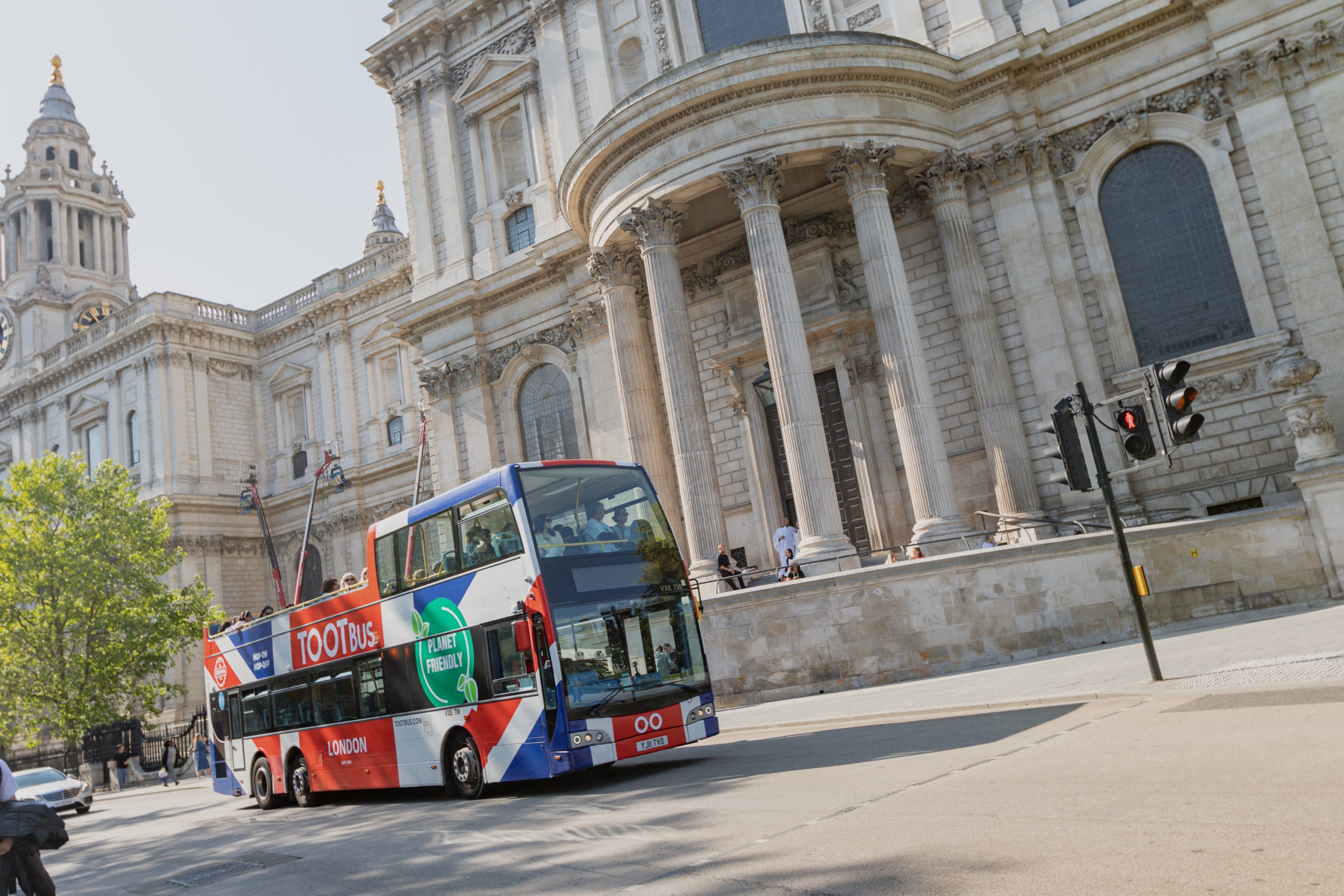 Tootbus London and St Paul's Cathedral