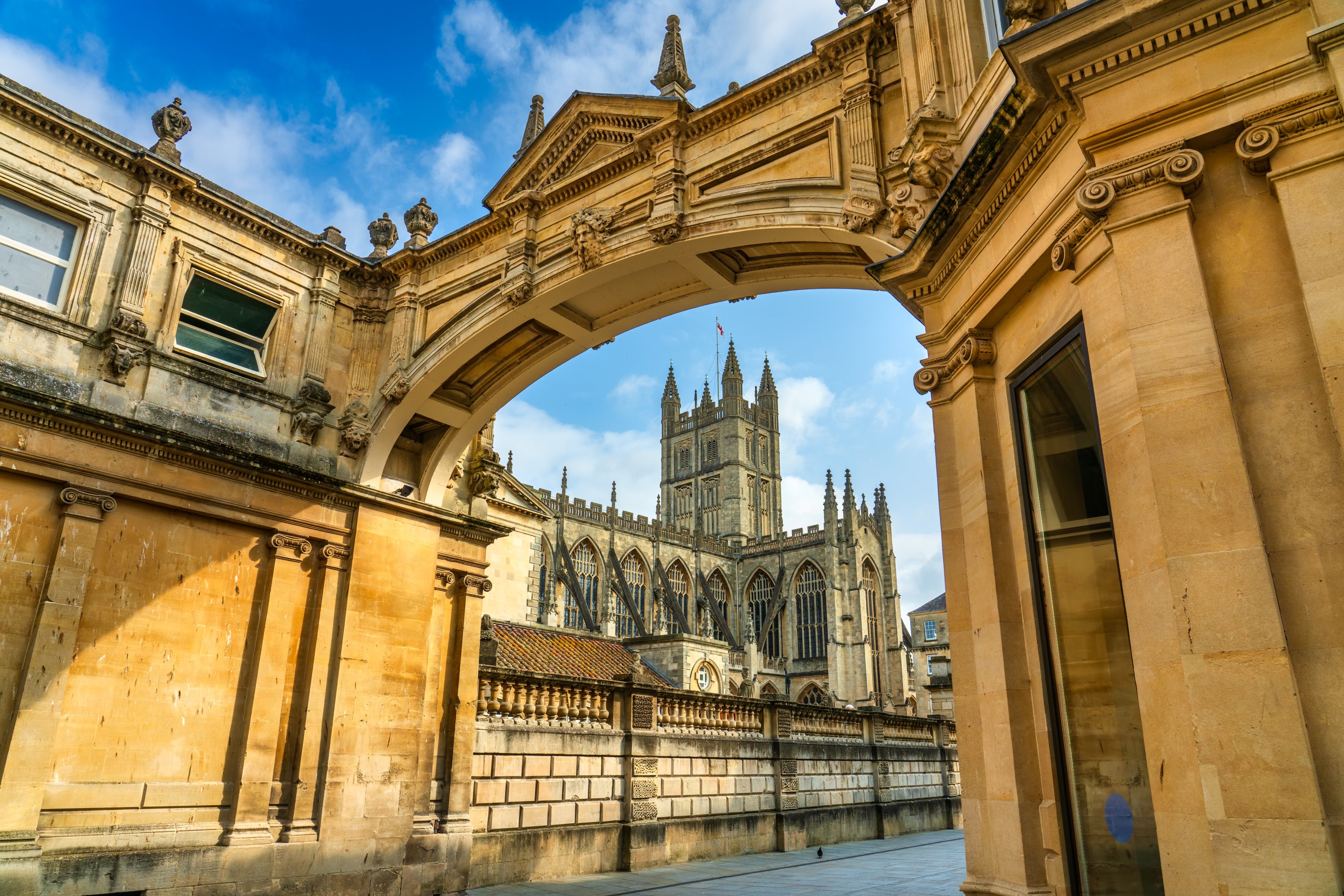 Jane Austen walking tour view of Bath Abbey