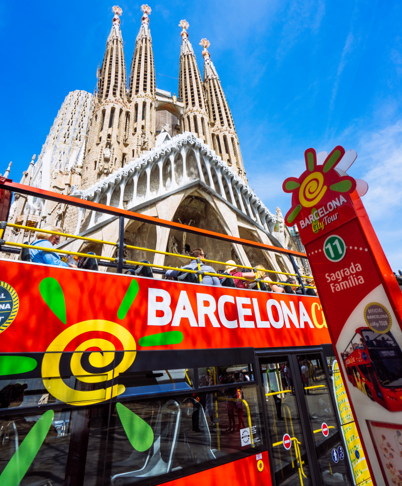 Sagrada familia and bus