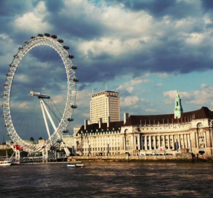 a-rainy-day-in-london-england-walk-around-the-block-wet-city