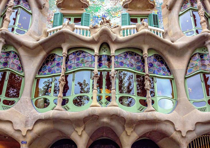 Descubre la Barcelona de Gaudí con Tootbus